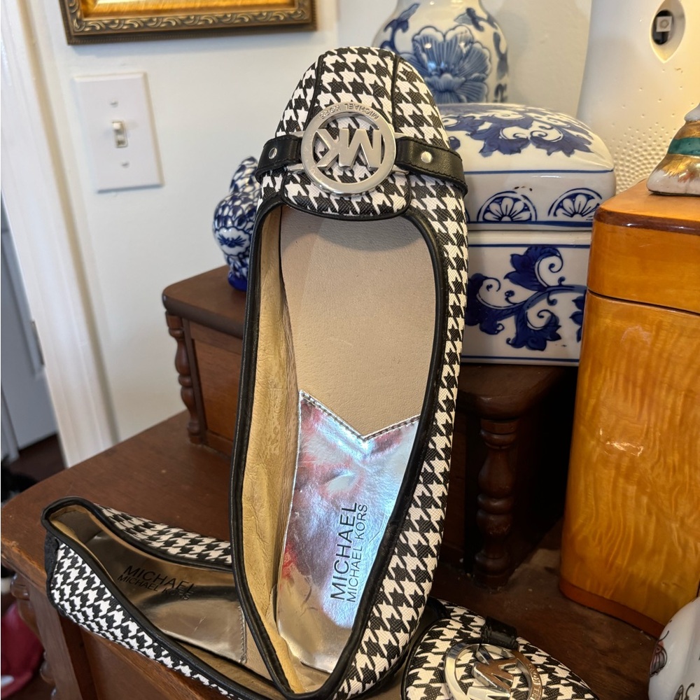 MICHAEL KORS Houndstooth Flats with Silver Logo